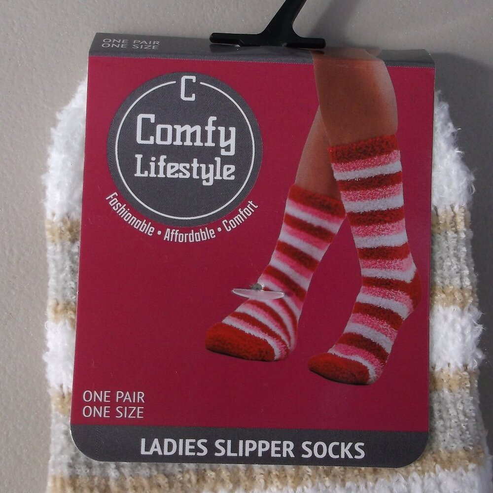 Vera Bradley Tote, Elizabeth Arden Clutch & 2 Cozy Ladies Socks Bundle— LN & NWT - Picture 5 of 8